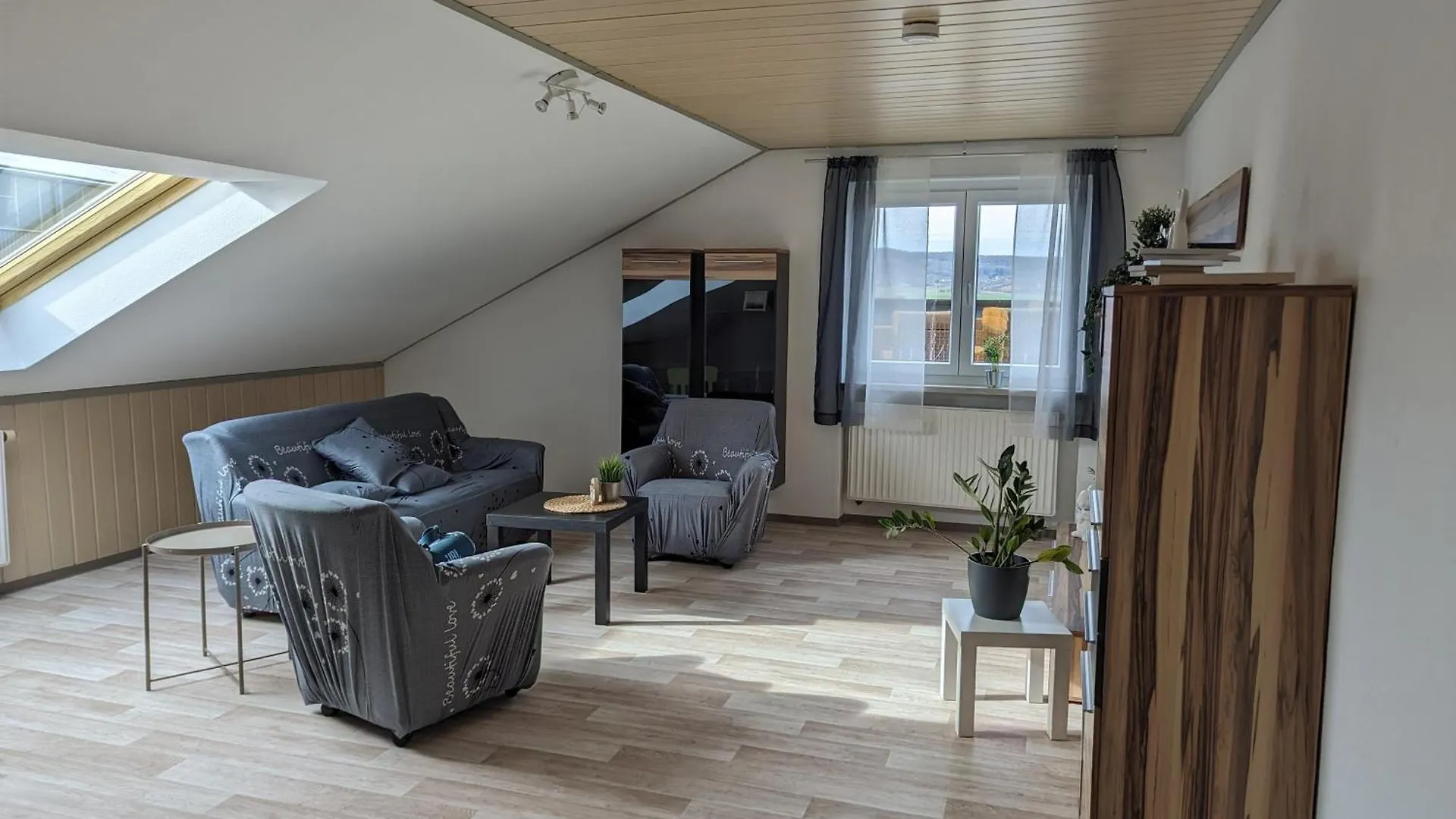 Apartment Ferienwohnung Pusteblume Marktbergel Germany